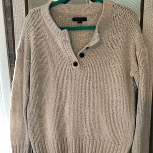 XS AMERICAN EAGLE CREAM OVERSIZED SWEATER